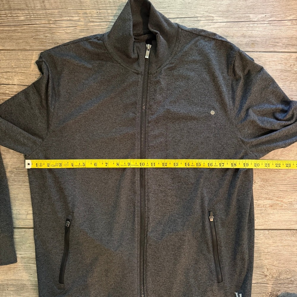 Vuori Mens Full Zip Performance Jacket Charcoal Heather Grey Mock Neck Athletic - Picture 8 of 8